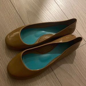 Tan waterproof flats Oka B